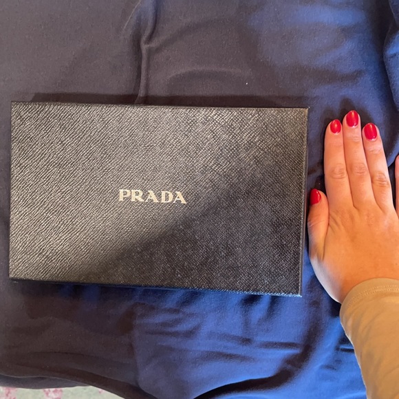 Prada box - Picture 2 of 5